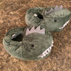Old Navy Alligator Slippers Sz 5-6
